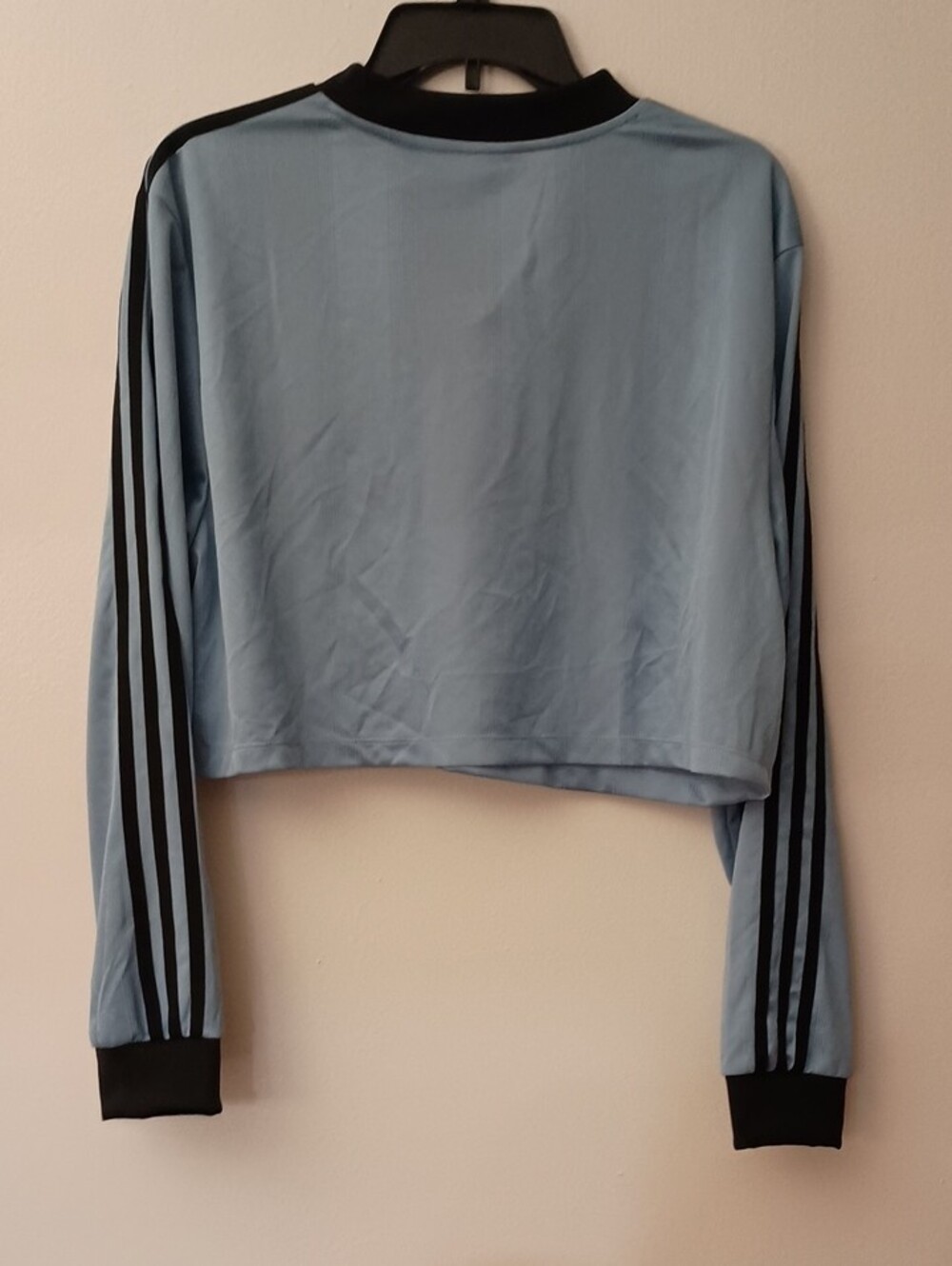 adidas Originals Light Blue Cropped V-Neck Long Sleeve Top with Black Trim - Picture 4 of 6